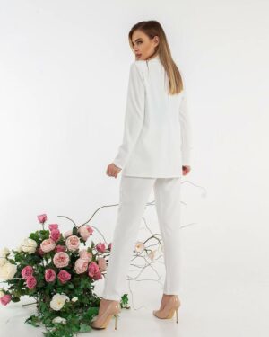Дамски костюм сако и панталон в бяло