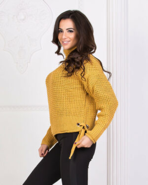Дамски пуловер с връзки в цвят горчица